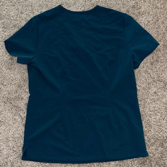 Figs Casma Women’s Three Pocket Scrub Top Shirt - Picture 2 of 4